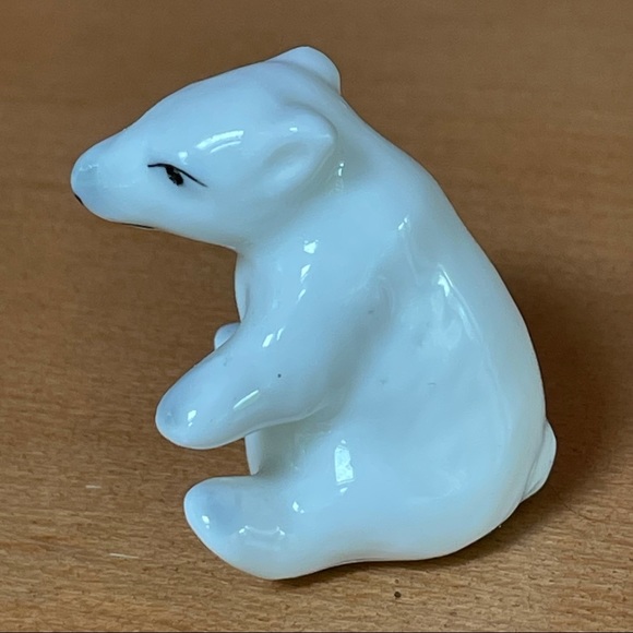 Ceramic Polar Bear Figurine - Picture 4 of 5